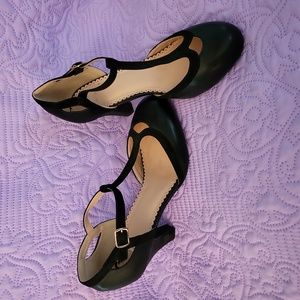 Journee CollectionWide Width Olina Pumps